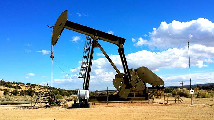 Oil Pump in desert from the Oil Gas Processing Industry